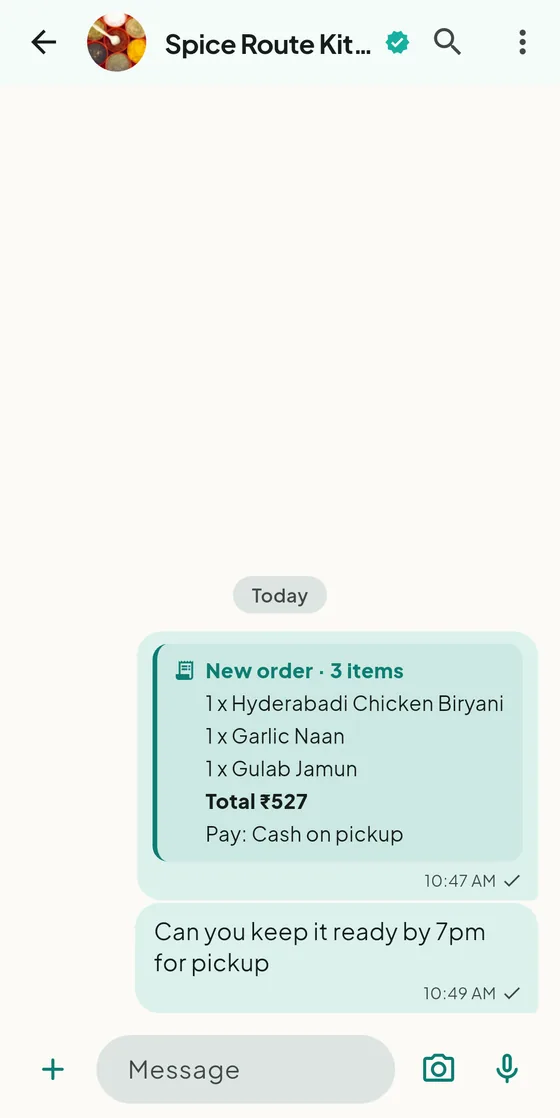 A chat with Spice Route Kitchen showing a new order for three items totalling 527 rupees, cash on pickup.
